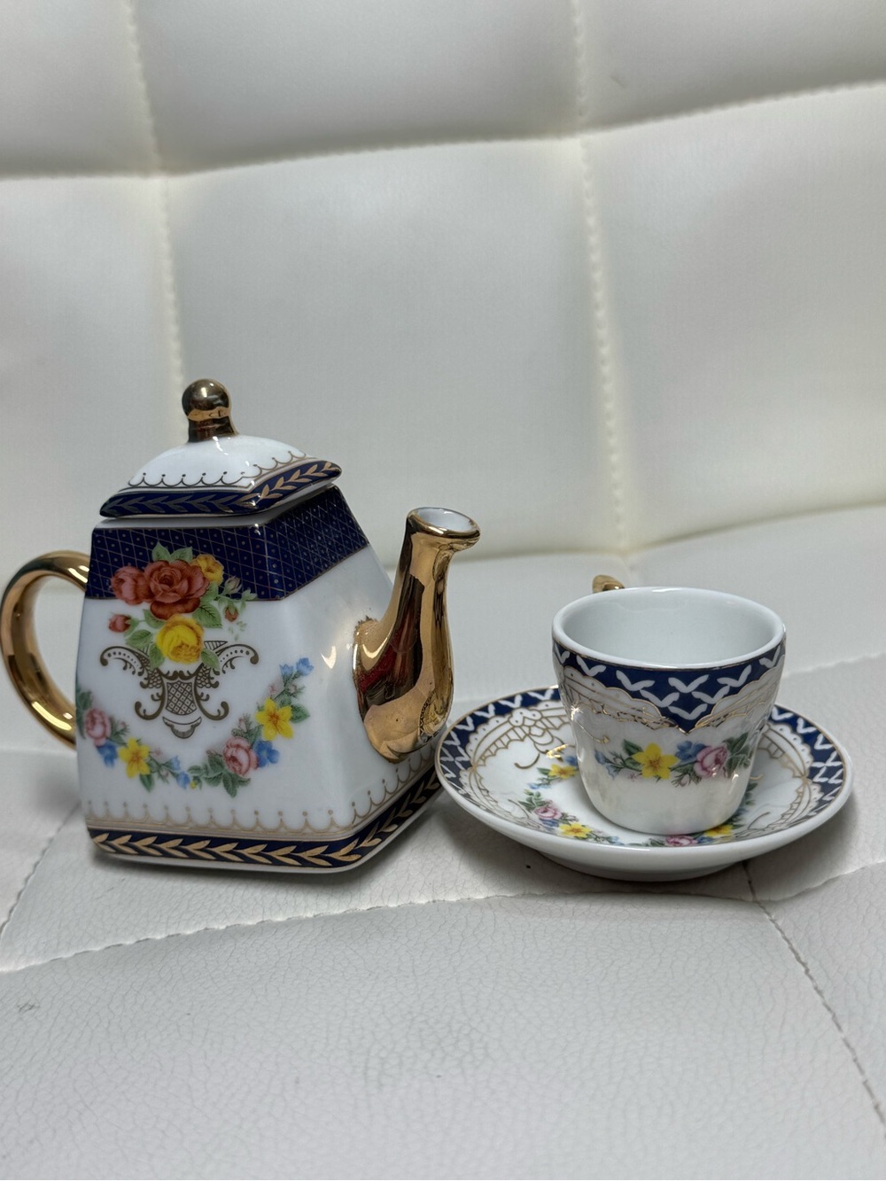 Imperial Porcelain Miniature
Decorative Teapot with Teacup and Saucer Blue Flora